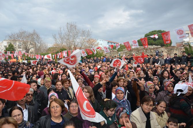 MHP LİDERi DEVLET BAHÇELİ AKHİSARLILAR İLE BULUŞTU